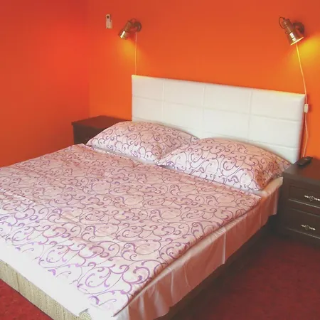 Fanni Vizkoezeli, Klimatizalt Vendeghaz 公寓