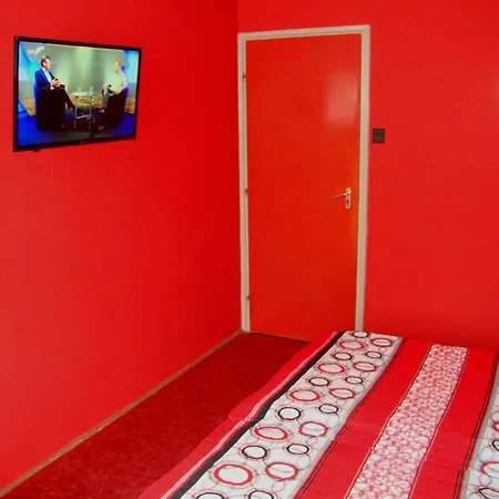 Fanni Vizkoezeli, Klimatizalt Vendeghaz 公寓 Balatonboglár