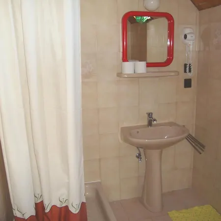 Fanni Vizkoezeli, Klimatizalt Vendeghaz 公寓 Balatonboglár