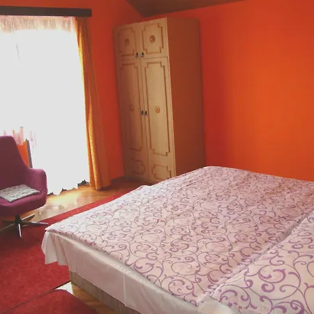 Fanni Vizkoezeli, Klimatizalt Vendeghaz Balatonboglár