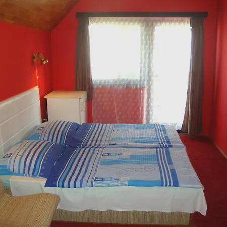 Fanni Vizkoezeli, Klimatizalt Vendeghaz