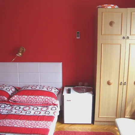 Fanni Vizkoezeli, Klimatizalt Vendeghaz Balatonboglár