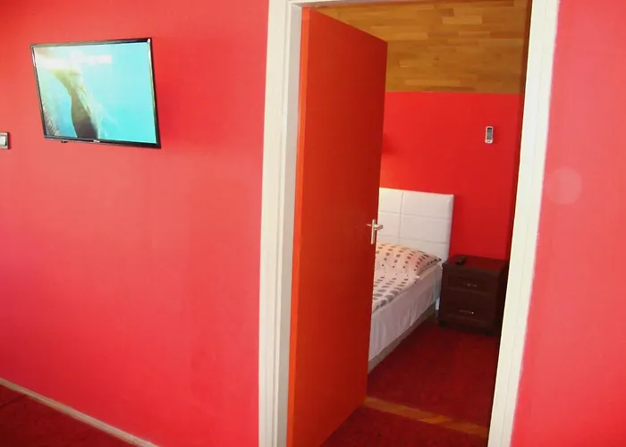 Fanni Vizkoezeli, Klimatizalt Vendeghaz * Balatonboglár