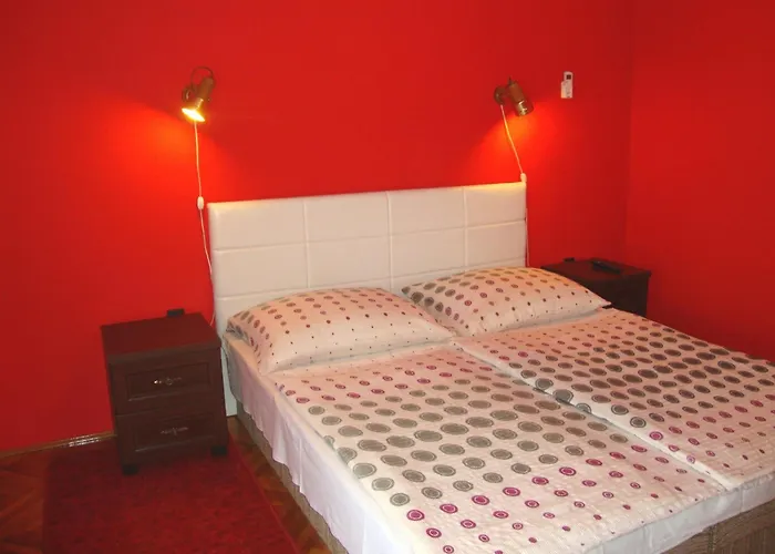 Fanni Vizkoezeli, Klimatizalt Vendeghaz Balatonboglár