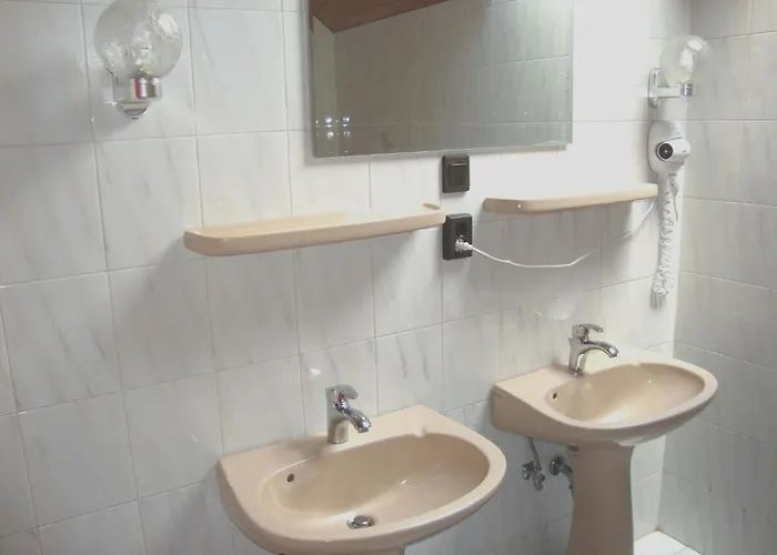 Fanni Vizkoezeli, Klimatizalt Vendeghaz Apartmán *