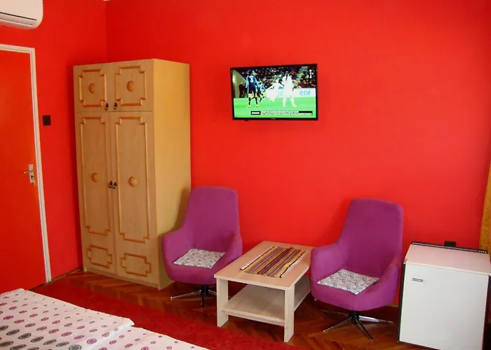 Fanni Vizkoezeli, Klimatizalt Vendeghaz Balatonboglár