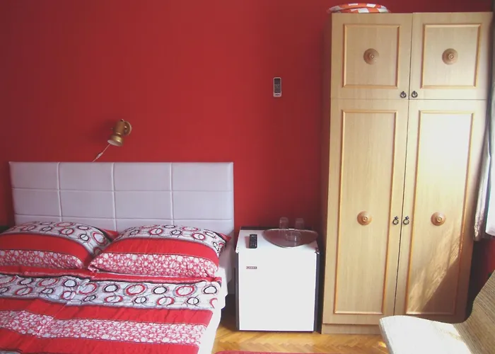 Fanni Vizkoezeli, Klimatizalt Vendeghaz Balatonboglár